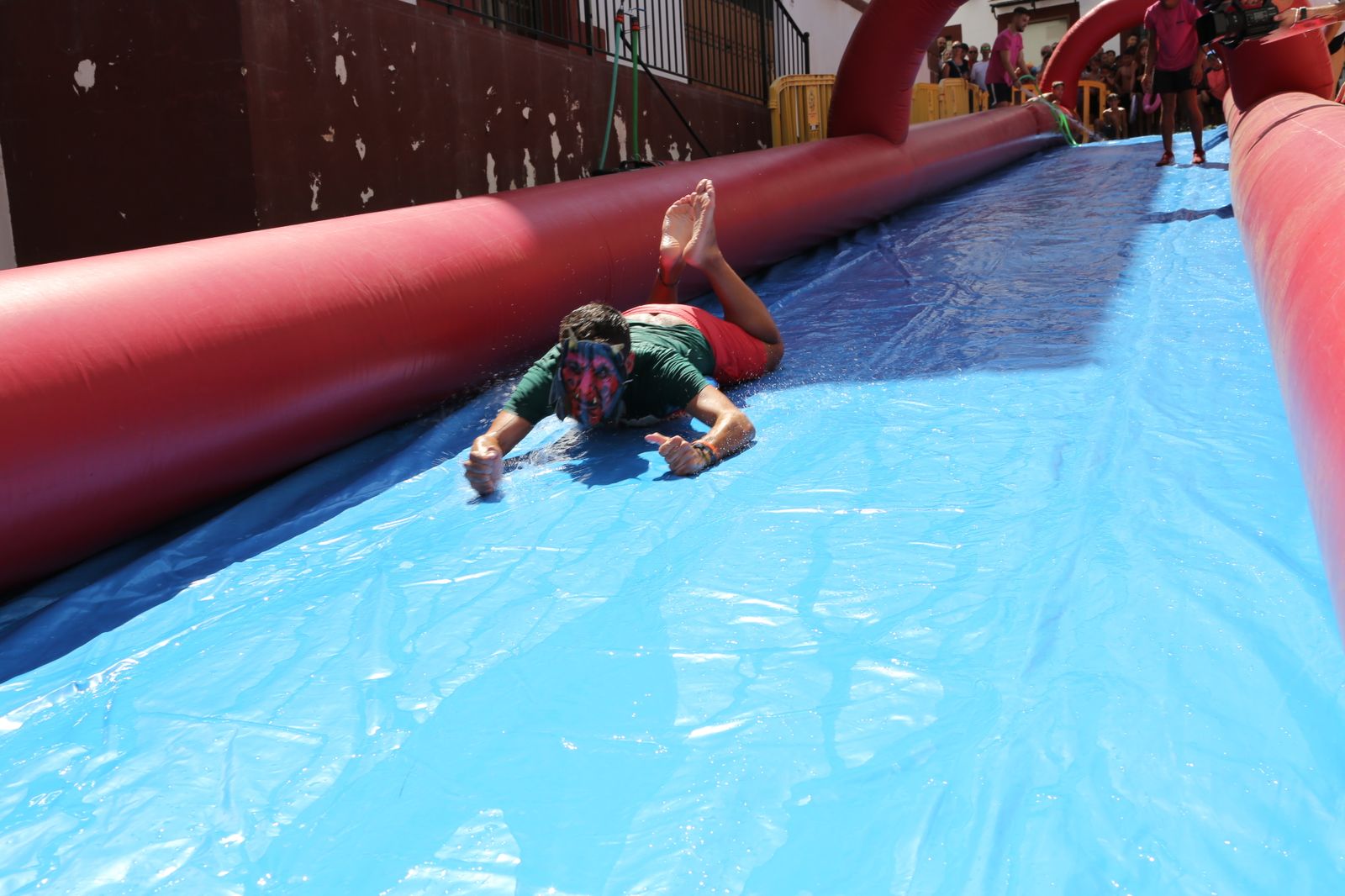 La suelta de la Diablilla en Montoro y sus tirones de pelo, en imágenes