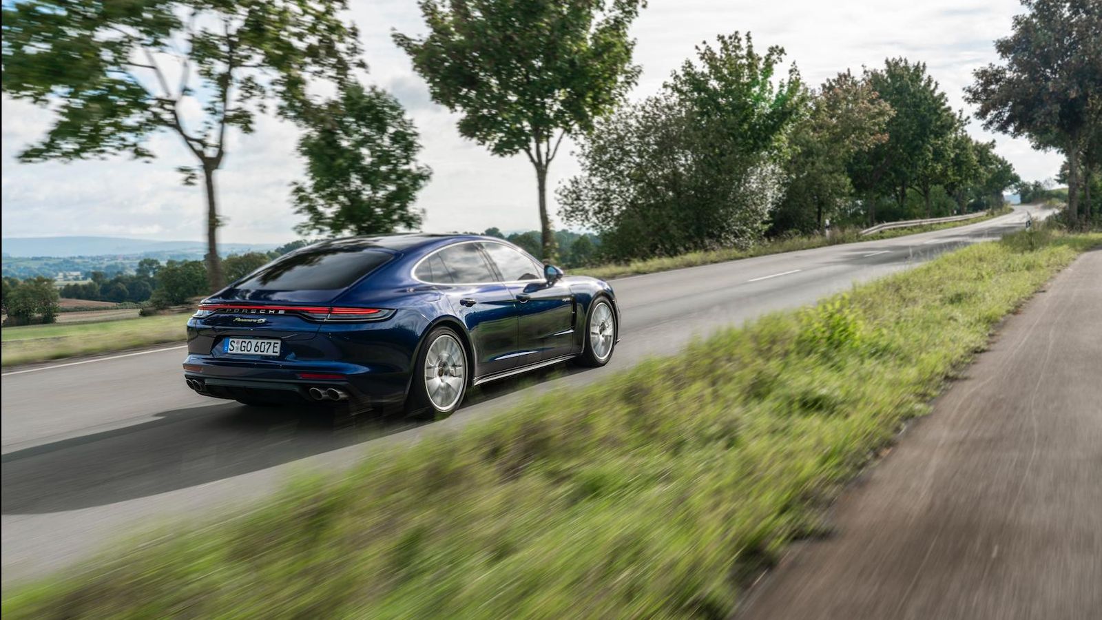 Es muy confortable en cualquier condición de firme, pero también muy rápido en la respuesta a las órdenes del conductor.