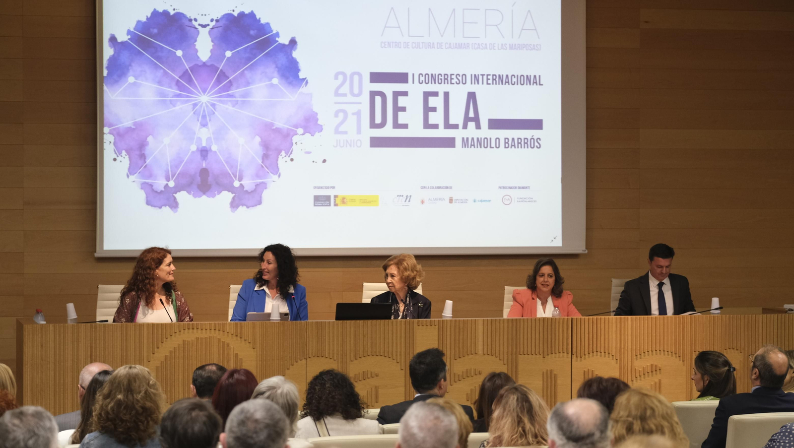 La Reina Sofía inaugura el I Congreso Internacional sobre ELA, en imágenes