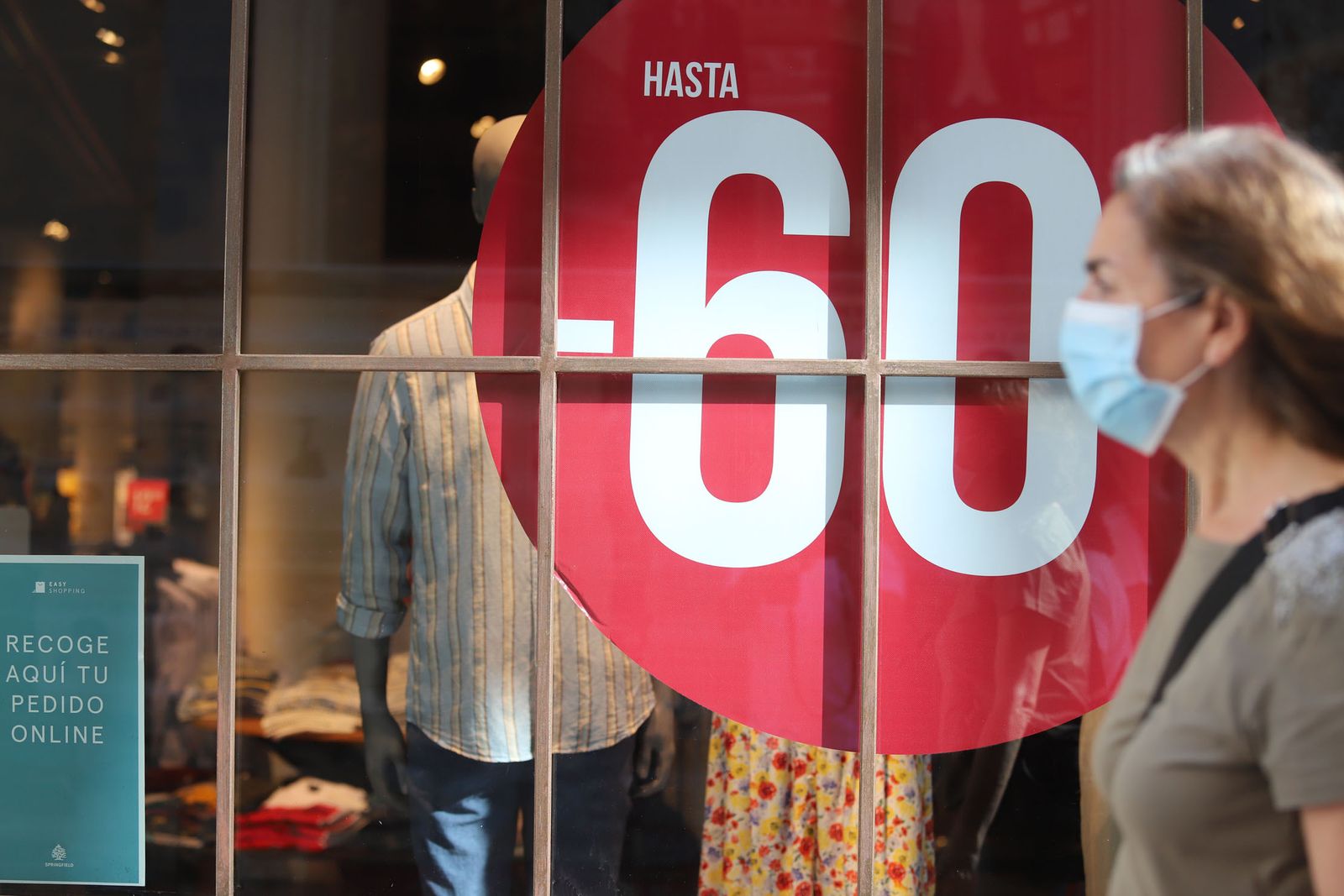 Imágenes de las rebajas de verano en la nueva normalidad