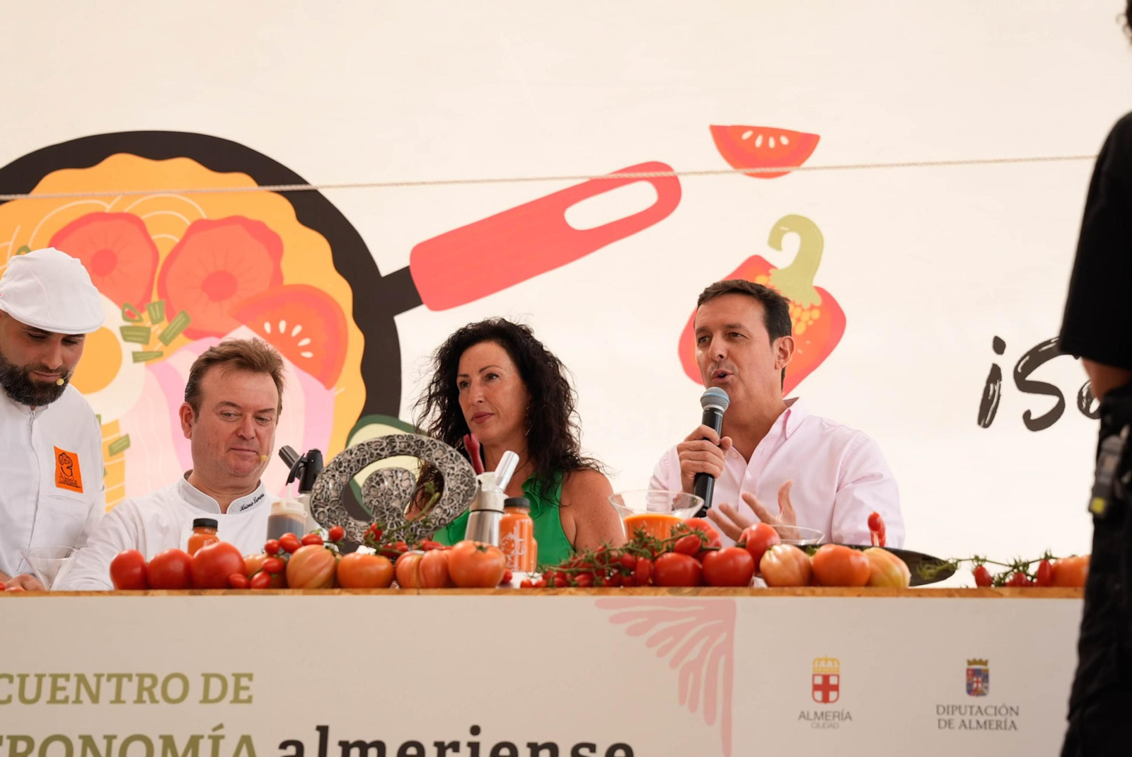 La Cofradía del Tomate y la semifinal del concurso gastronómico de la Feria de Almería, en imágenes