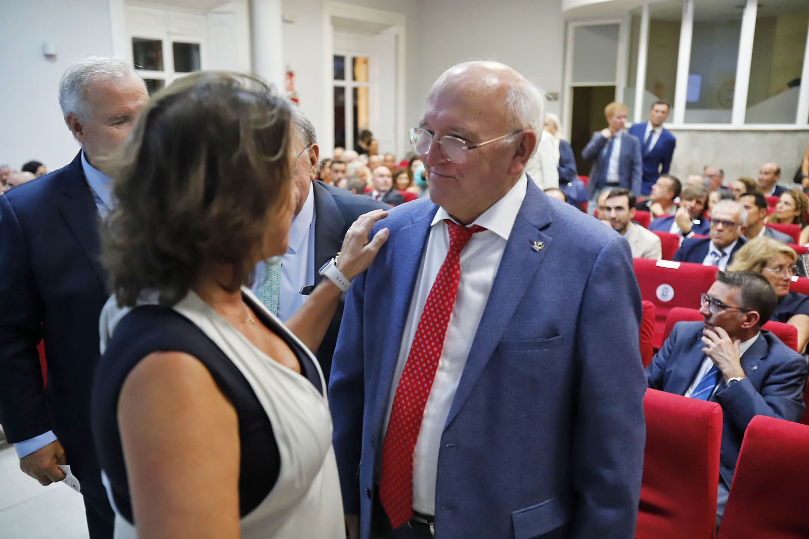 Imágenes de la toma de posesión institucional de la nueva Junta Directiva del Ilustre Colegio Oficial de Médicos de Huelva