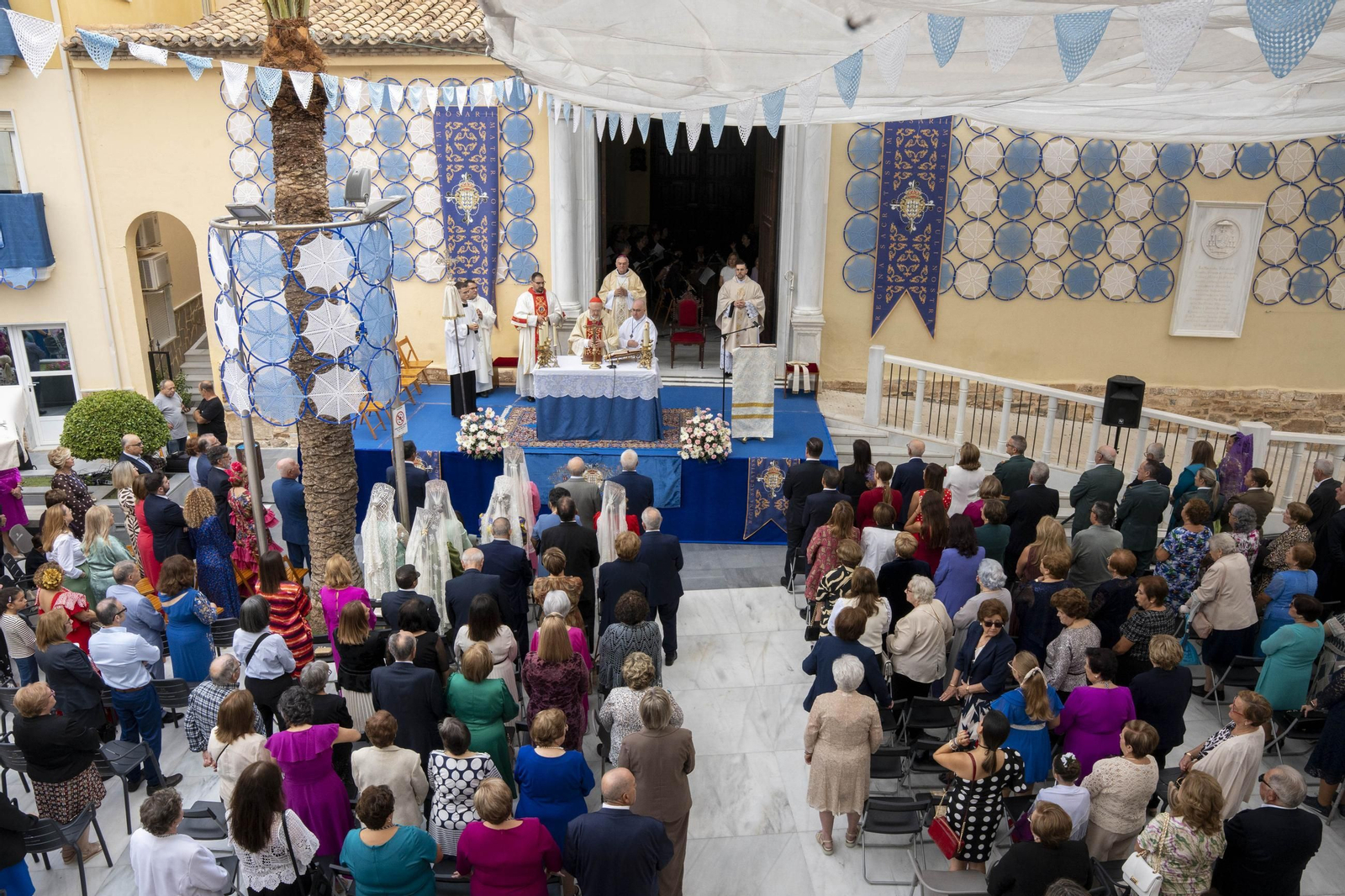 Las imágenes de la misa y procesión en Macael por las fiestas en honor a Nuestra Señora del Rosario