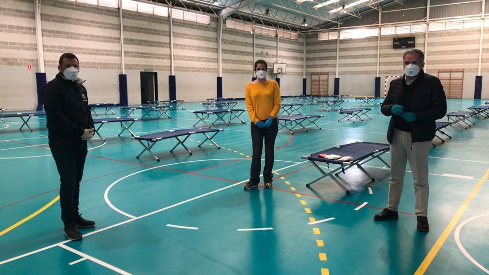 Los responsables municipales, en el pabellón Andres Mateo