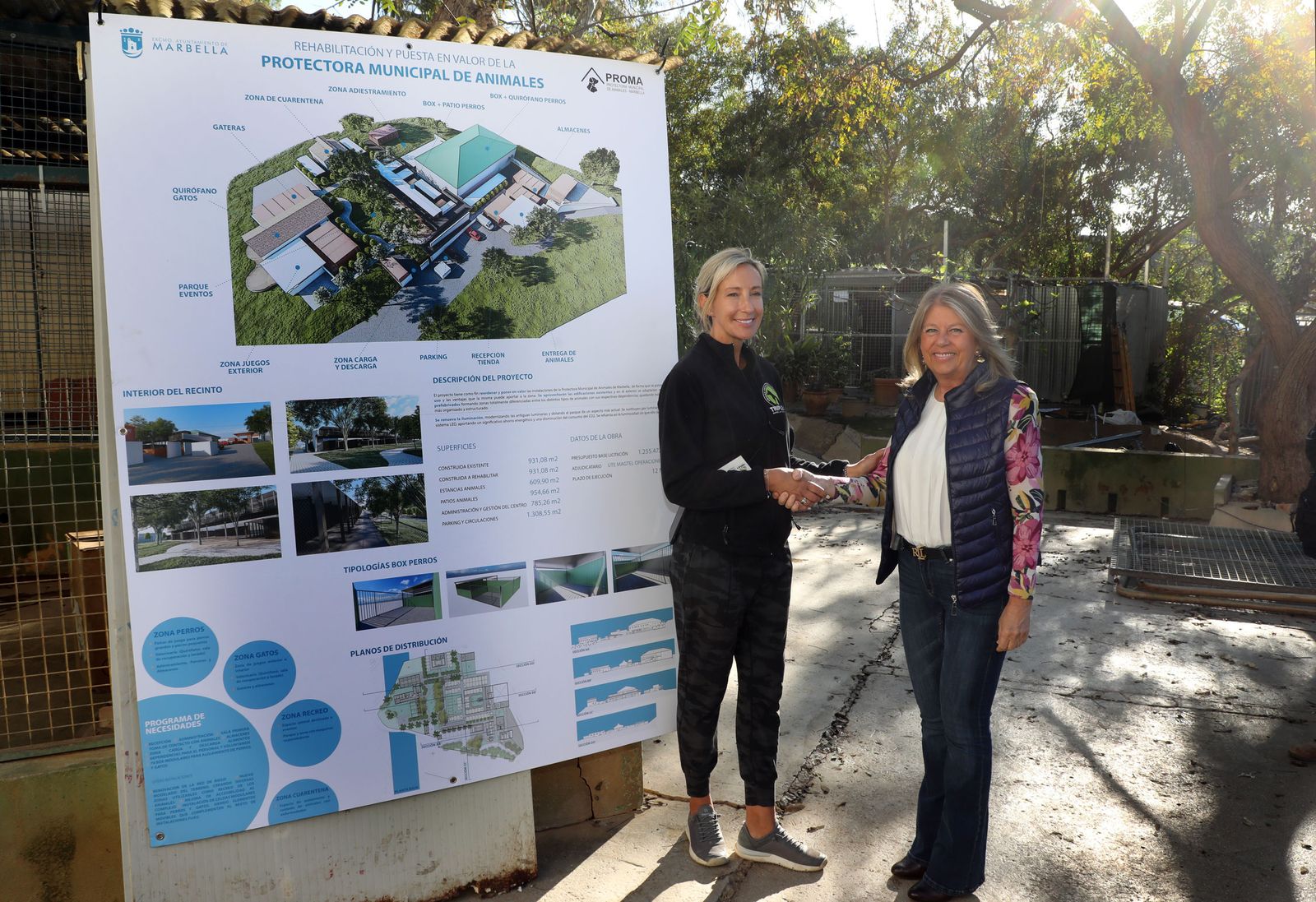 La alcaldesa, Ángeles Muñoz (D.), y la presidenta de la Triple A, Elise Dunweber.