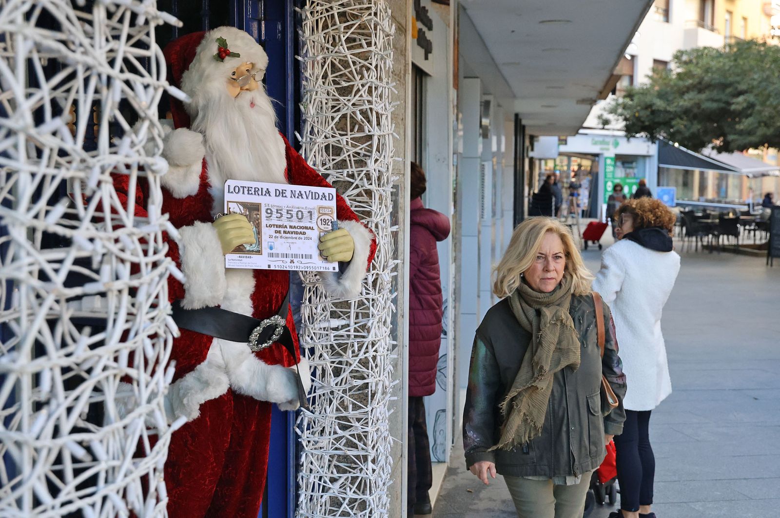 Imágenes del último día de venta de décimos de Navidad en Huelva