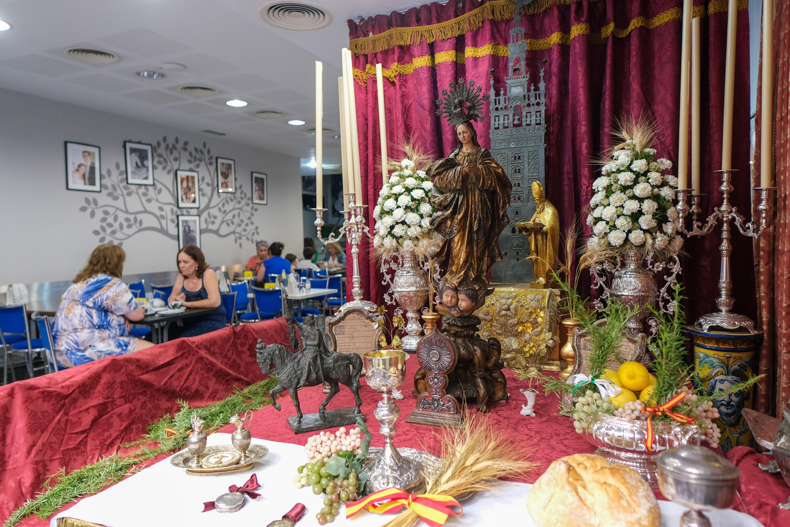 Preparativos, altares, escaparates, balcones para el Corpus