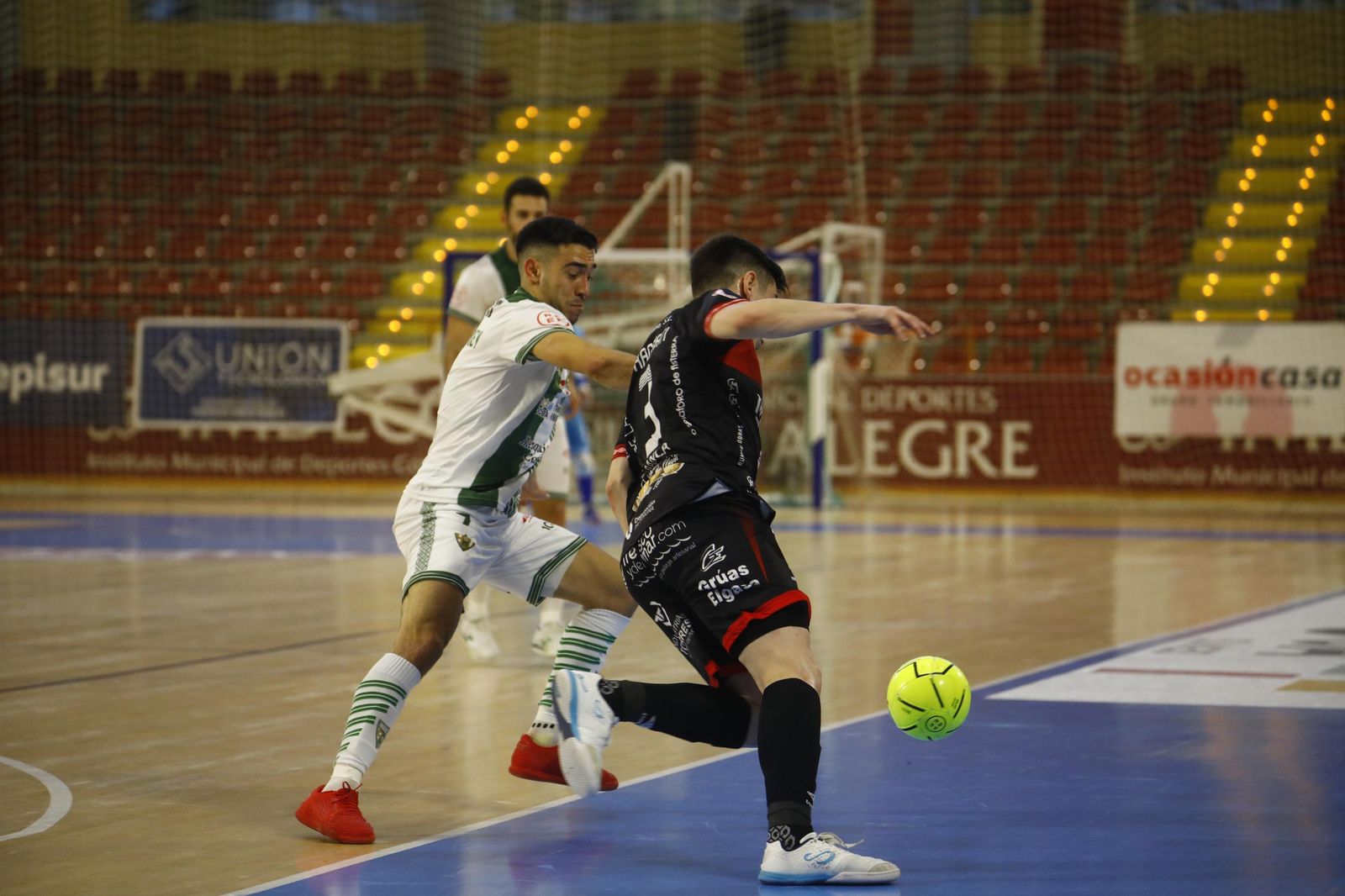 Las mejores fotos del ambiente en Vista Alegre para el Córdoba Futsal - Noia