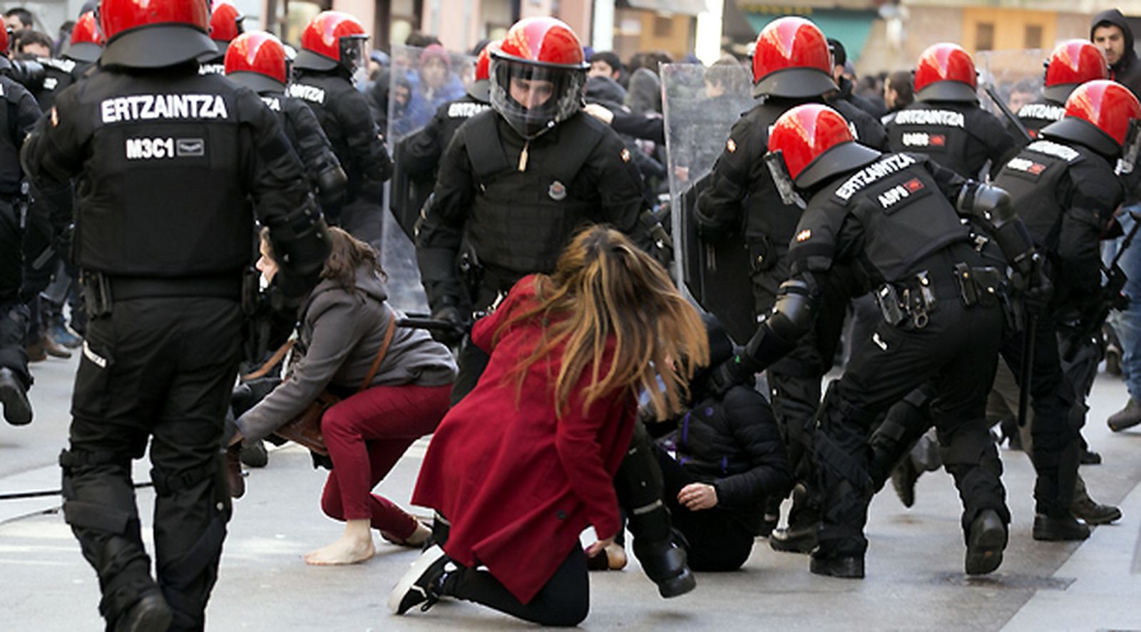 Graves incidentes y varios detenidos durante la huelga de estudiantes en Vitoria