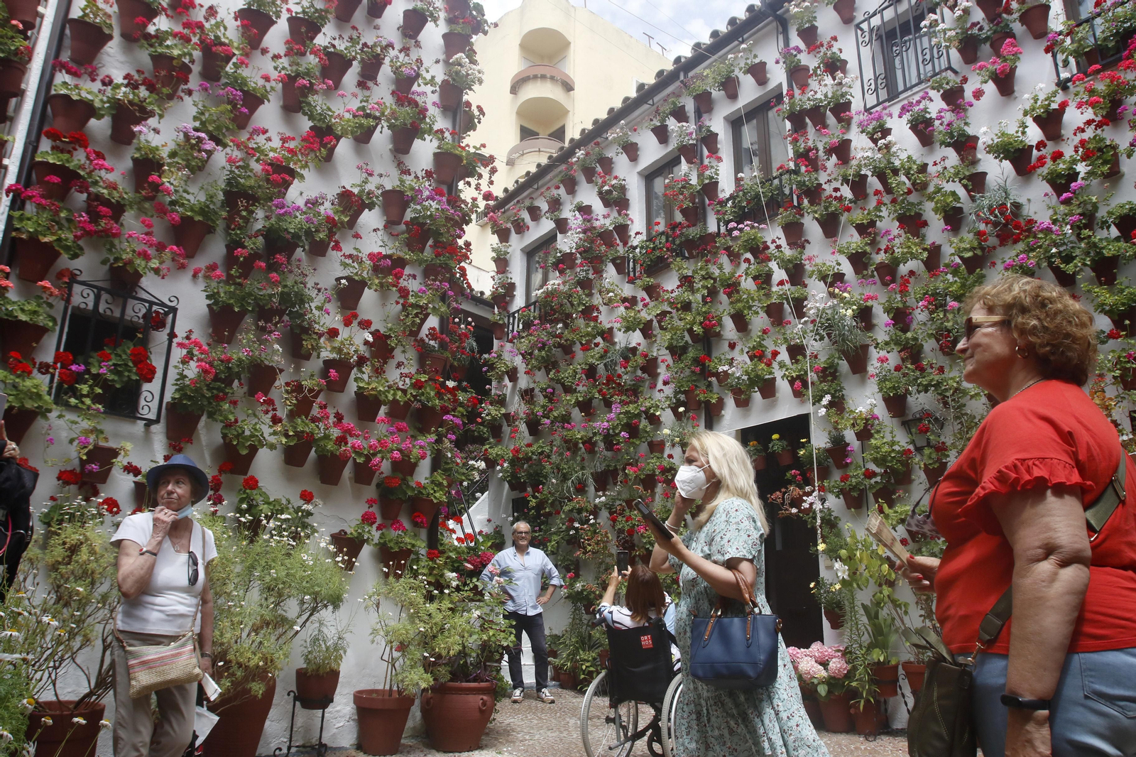 Un sábado de bulla en los Patios de Córdoba, en fotografías