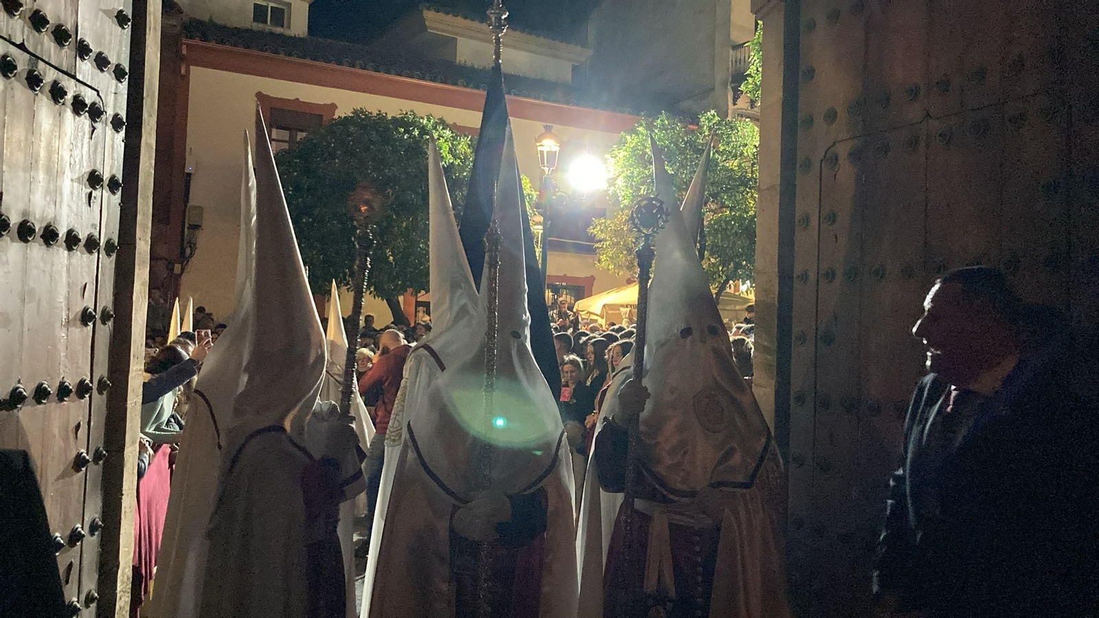 Martes Santo en Montoro: Una multitud arropa a la Hermandad de la Humildad, en imágenes