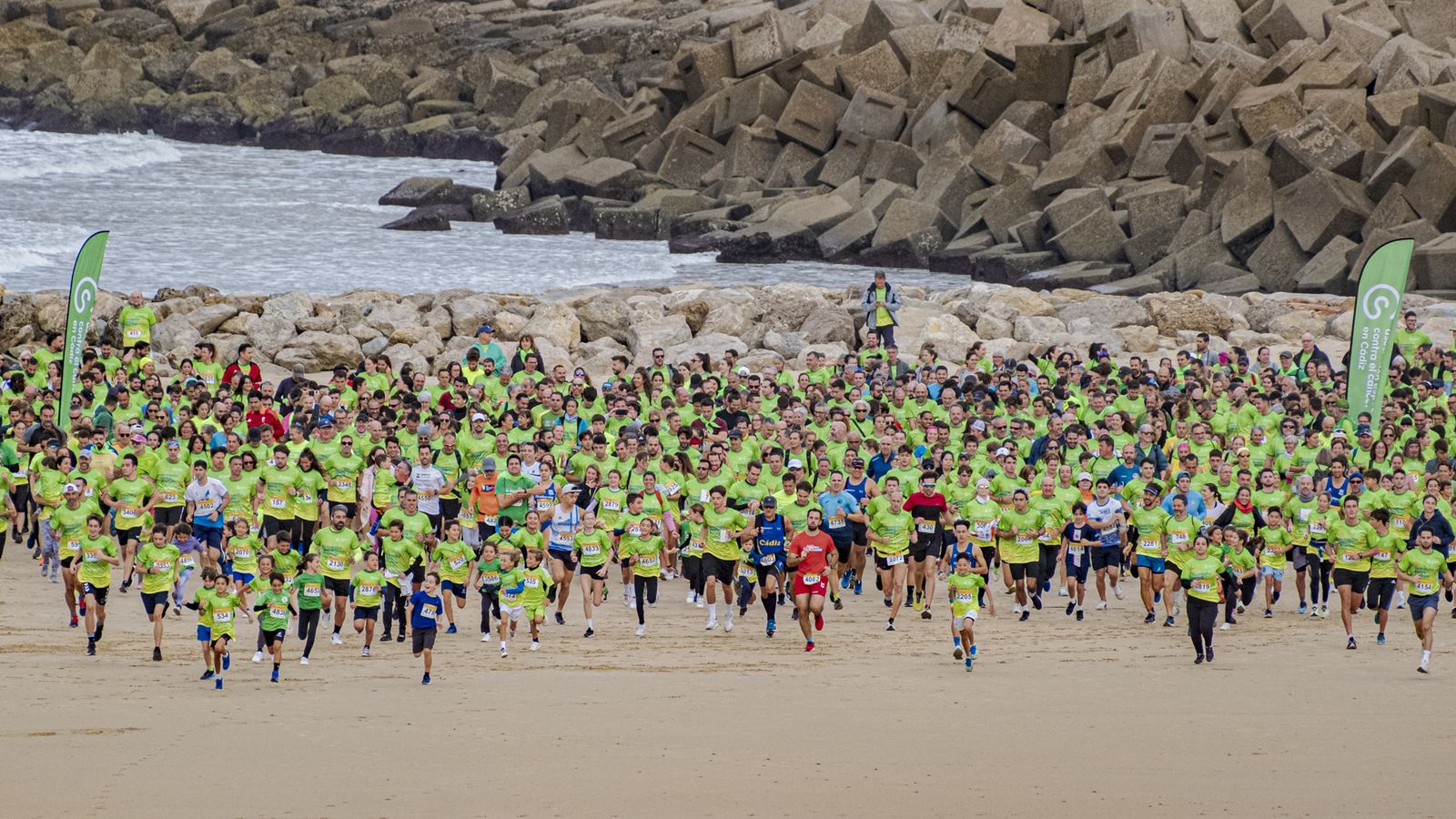 Búscate entre las fotos de la X carrera Cádiz en marcha contra el cáncer