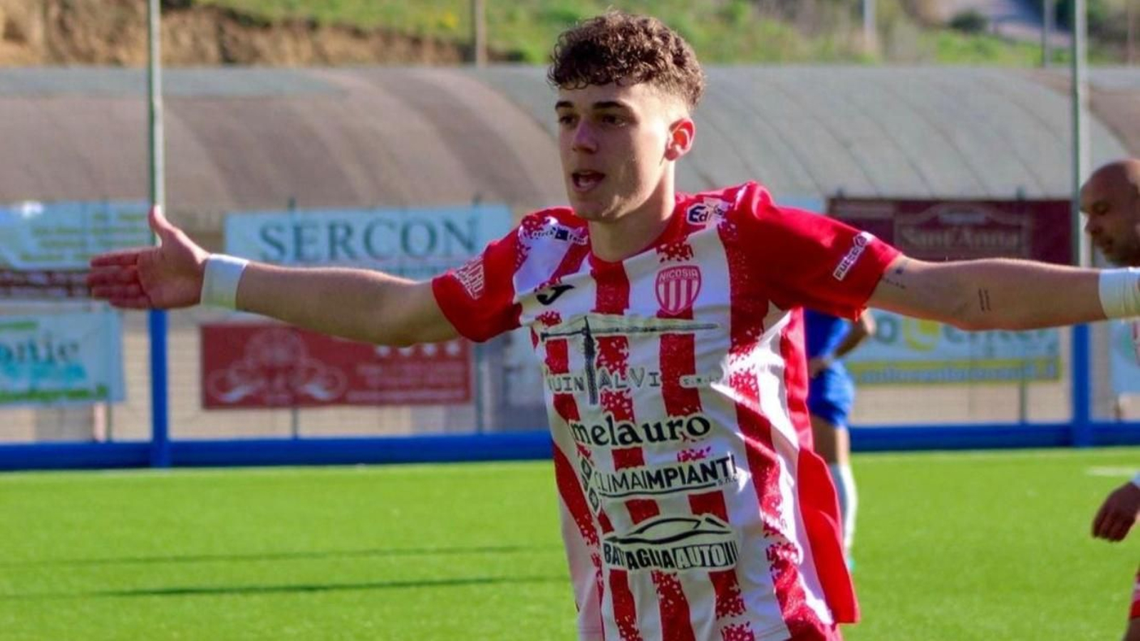 David Checa celebra uno de los goles con la ASD Polisportiva Nicosia.