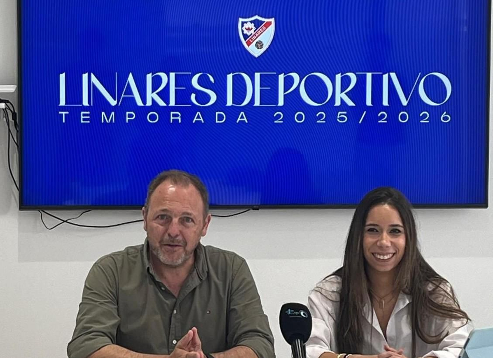 Luis Vera y Tania Casas, en la presentación.