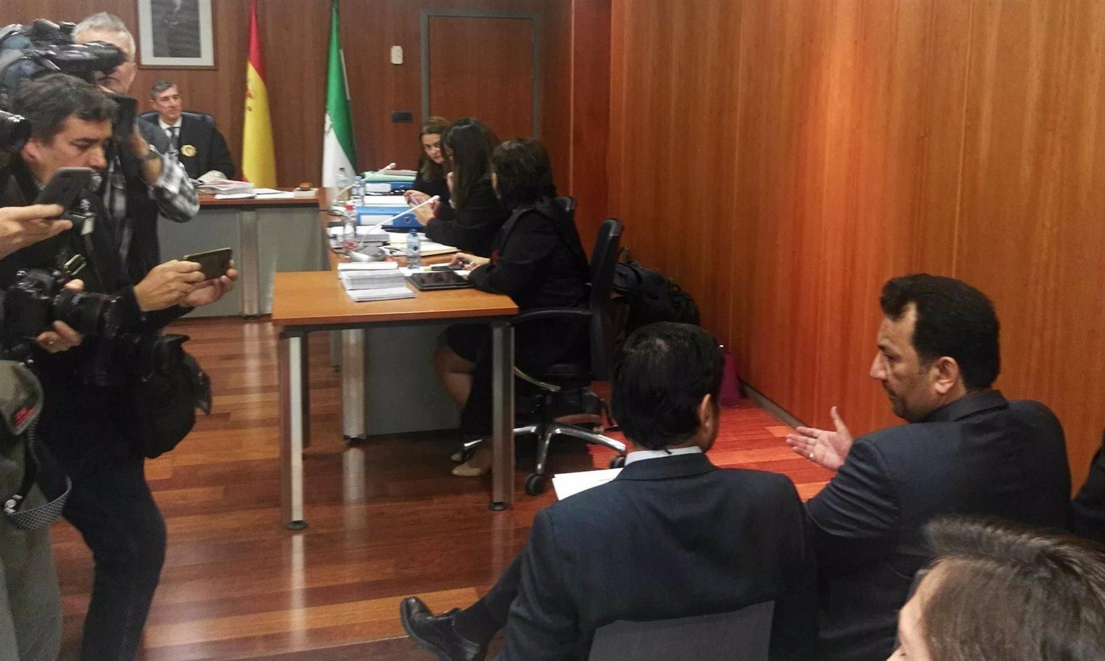 Al-Thani, en dependencias judiciales Al-Thani, en dependencias judiciales
