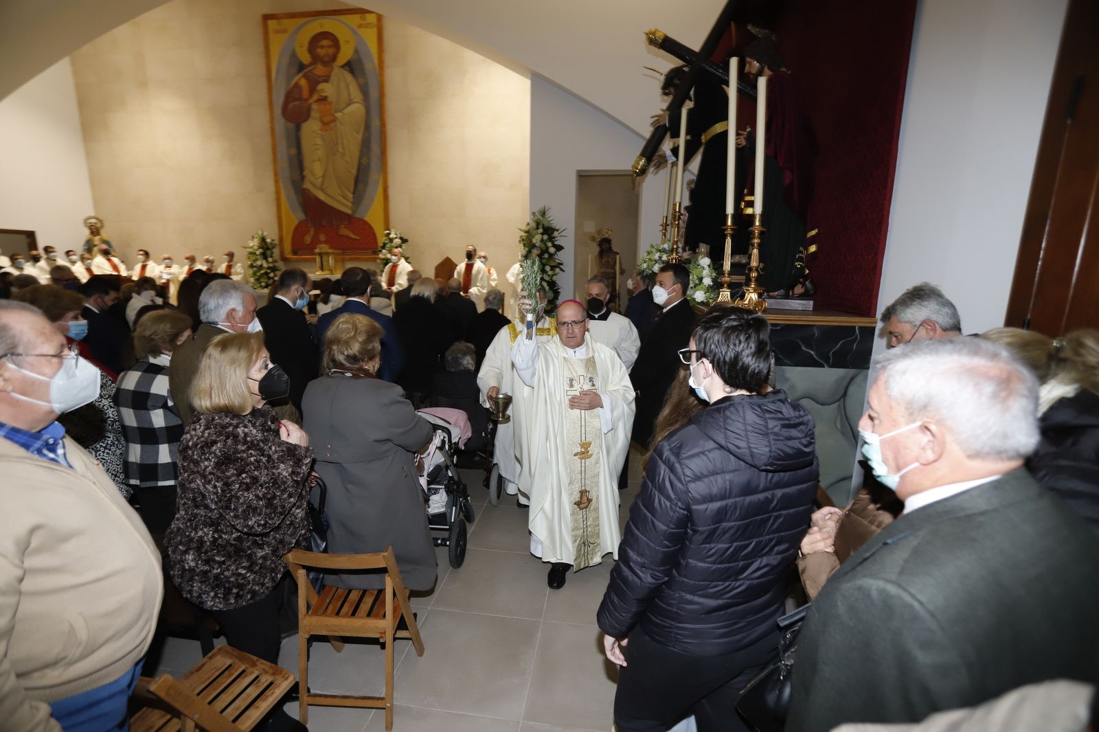 Imágenes de la consagración de la parroquia Cristo Sacerdote