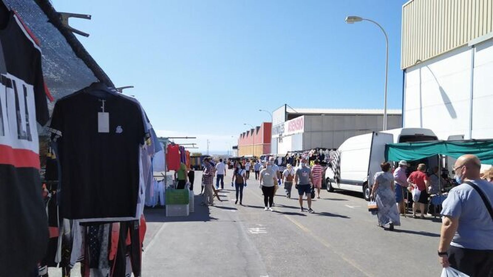 El mercadillo ambulante de Vícar verá mejorados sus accesos y la zona de carga y descarga
