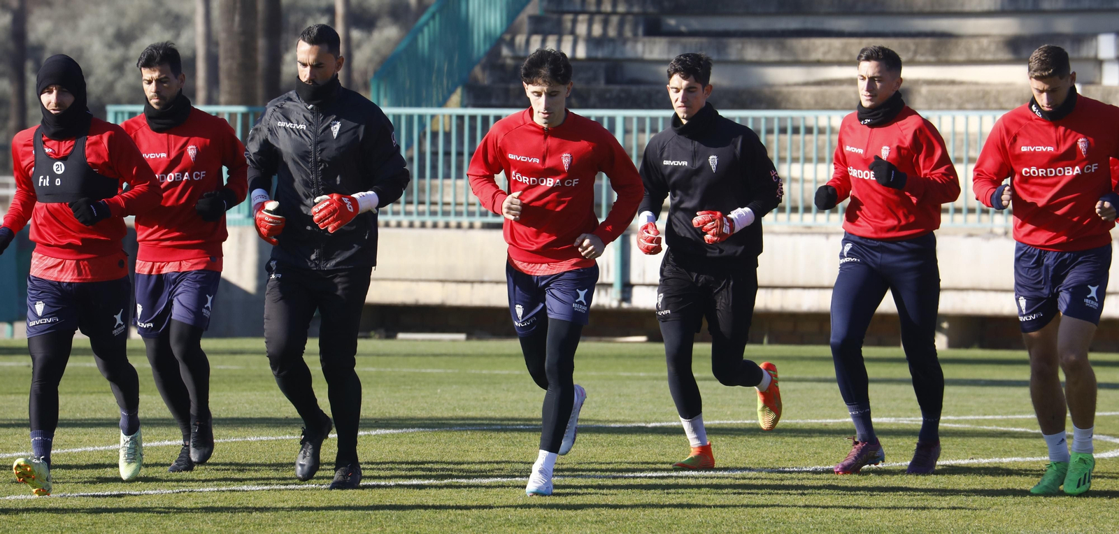 Los jugadores del Córdoba CF se ejercitan en la Ciudad Deportiva.