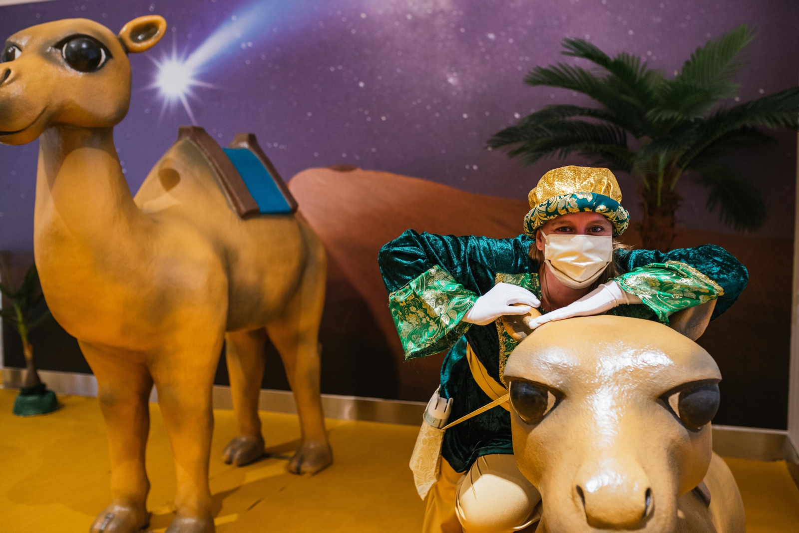 Paje de los Reyes Magos en el centro comercial Los Arcos.