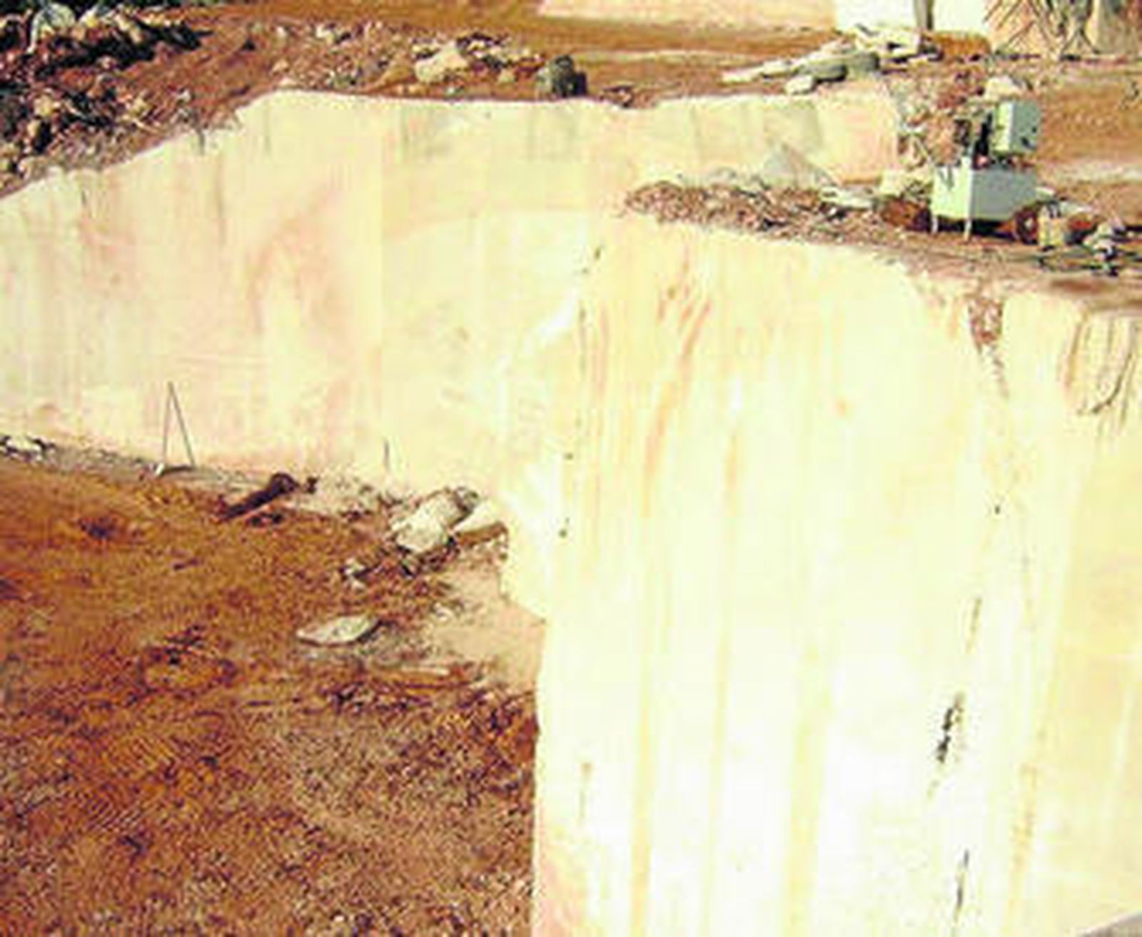 Imagen de una cantera que posee la empresa almeriense en Turquía donde extraen Crema Cohyba.