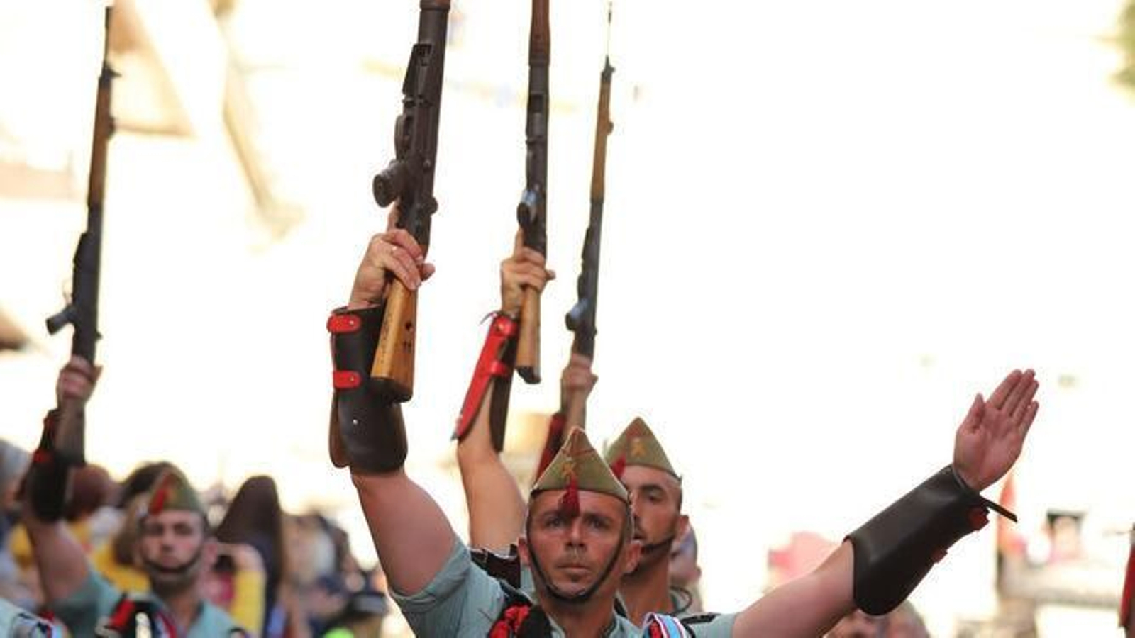 Así fue la procesión del Cristo de la Vera+Cruz acompañado por la Legión en el año 2019
