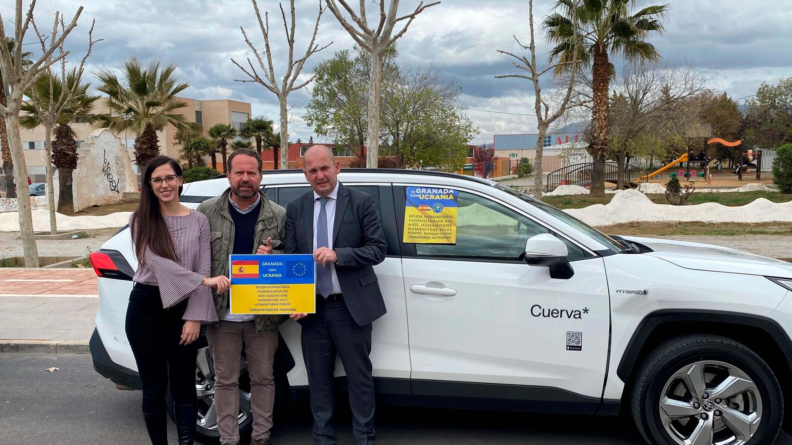 El grupo Cuerva ha cedido el vehículo en el que la expedición granadina se moverá hasta Centroeuropa