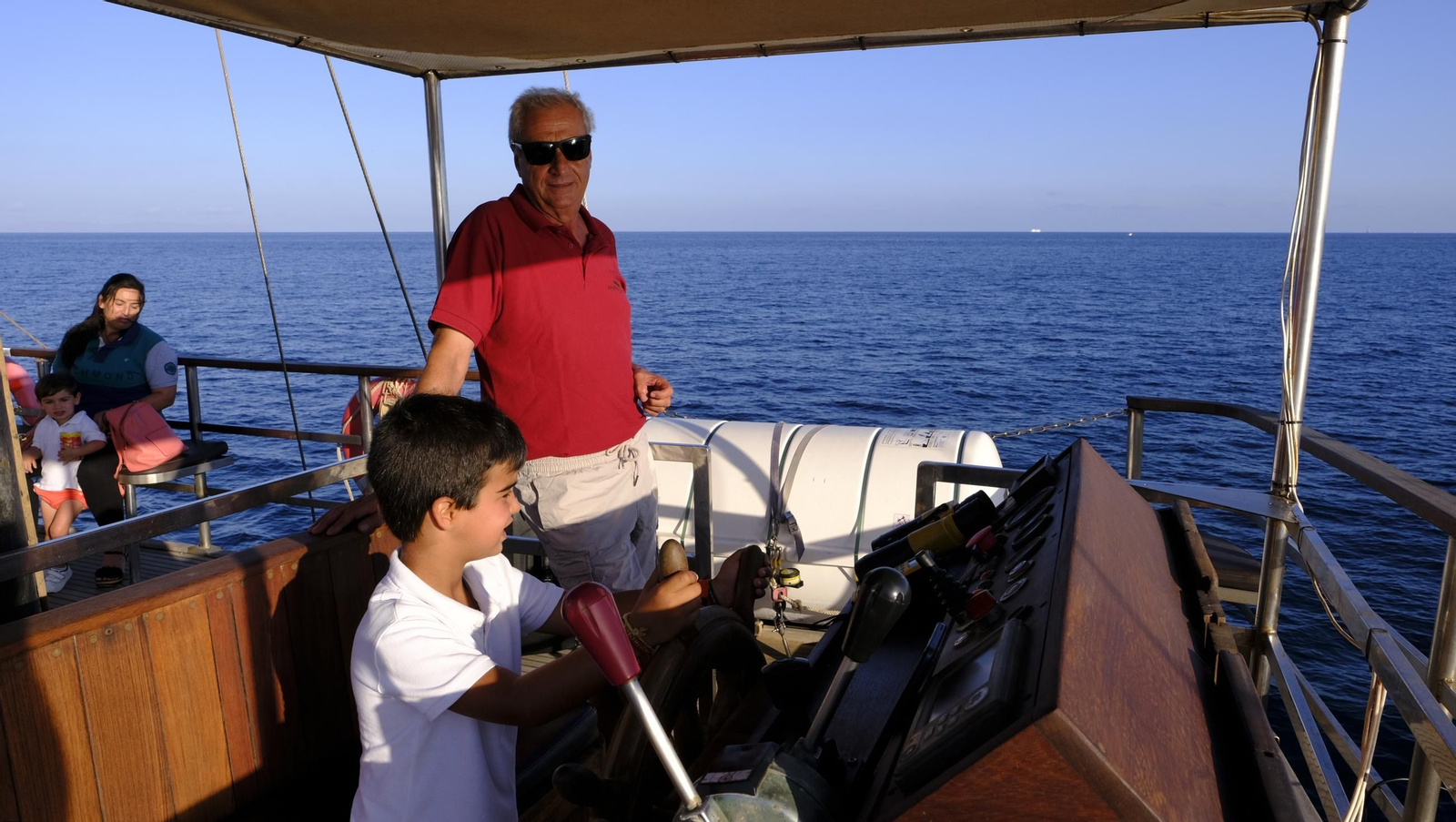 Navega en imágenes en una goleta histórica convertida en barco pirata