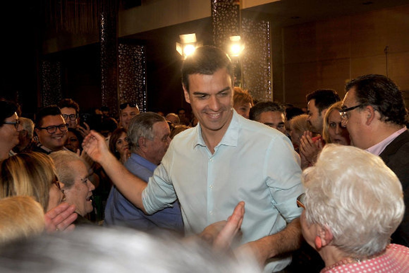 Sánchez aboga por un "recargo extraordinario a las grandes fortunas" para pagar las pensiones