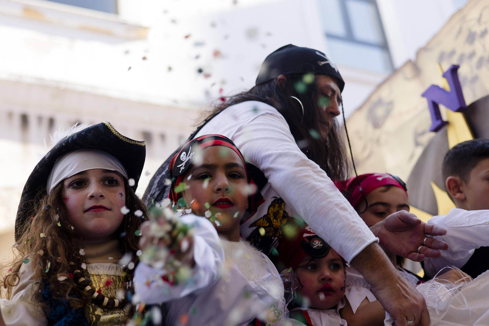 Búscate en las imágenes de la cabalgata de carnaval del Puerto de Santa María