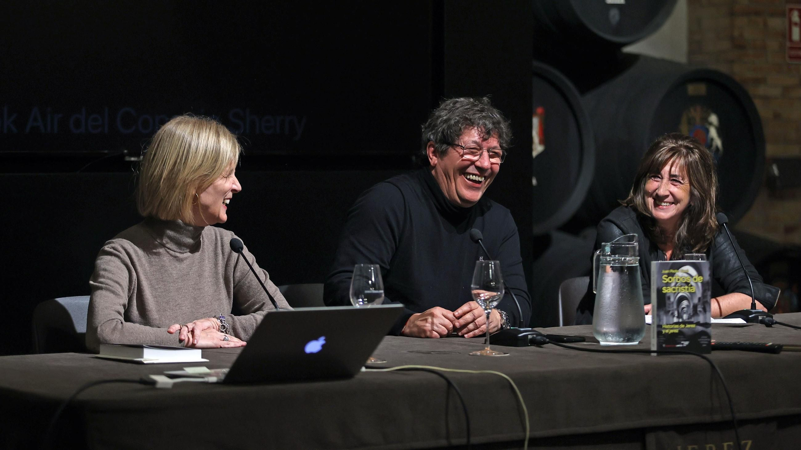 Las fotos de la presentación de 'Sorbos de sacristía', la obra póstuma de Juan Pedro Simó