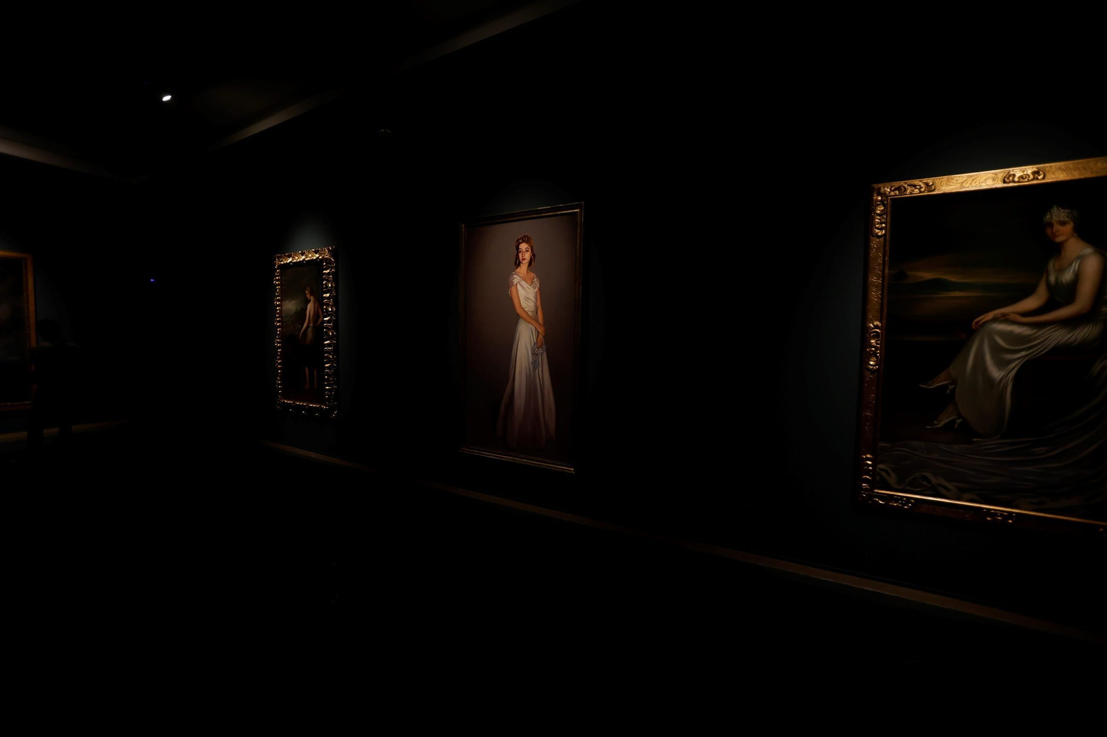 La exposición de Julio Romero de Torres y Zuloaga en Córdoba, en imágenes