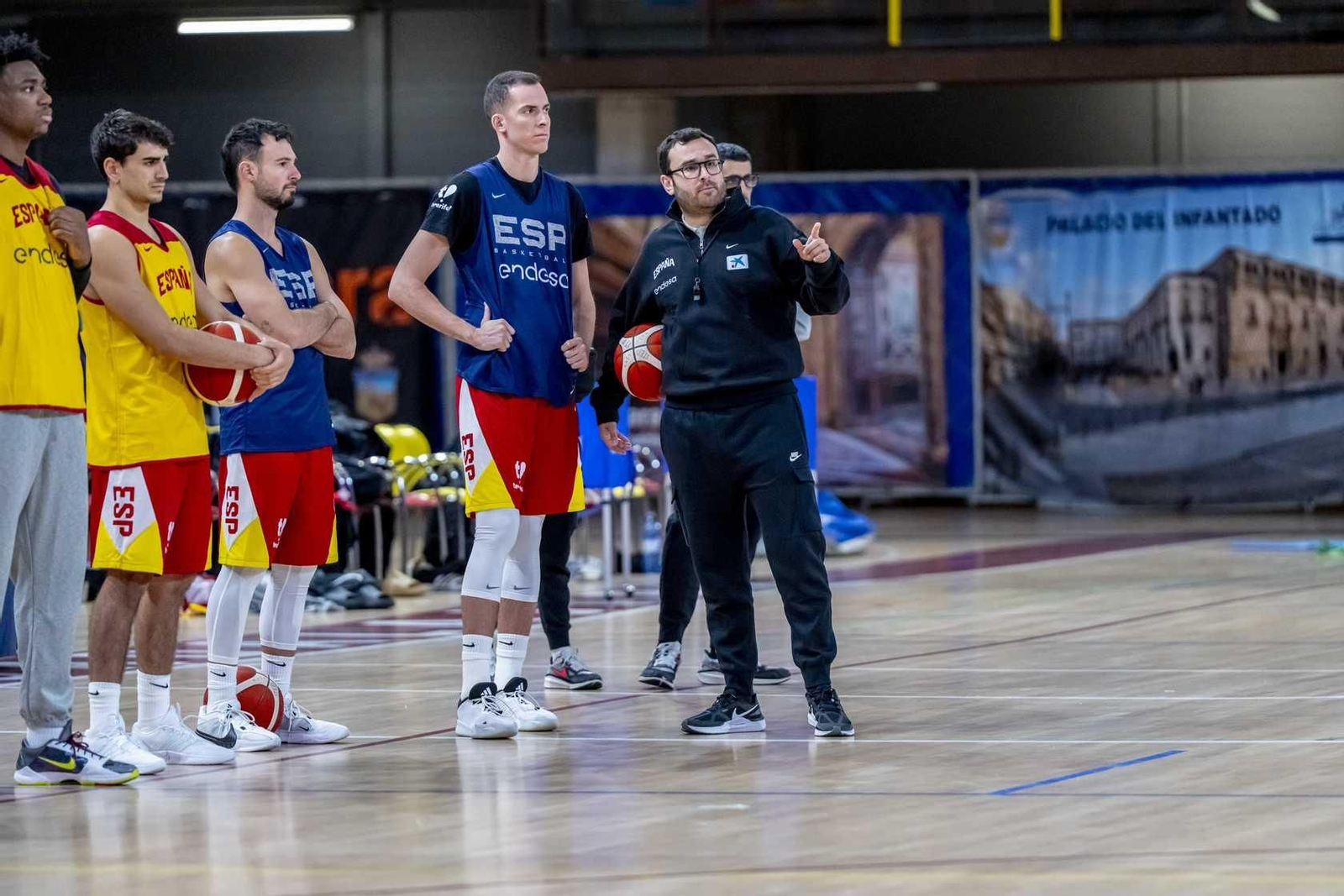 Alberto Díaz, Francis Alonso y Paco Aurioles, en la primera España de Chus Mateo