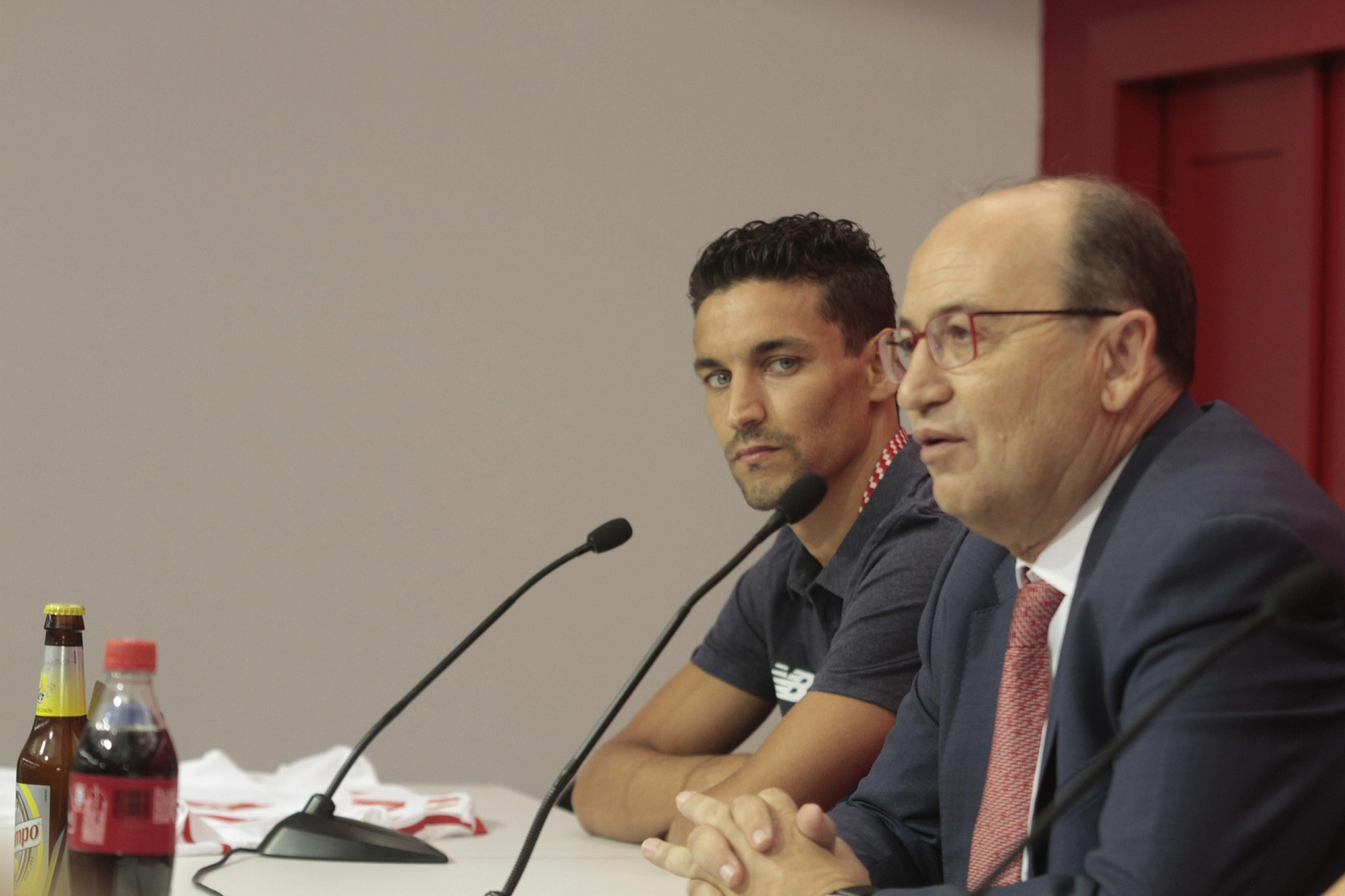 José Castro y Jesús Navas, el día del regreso de éste al Sevilla, el 2 de agosto de 2017.