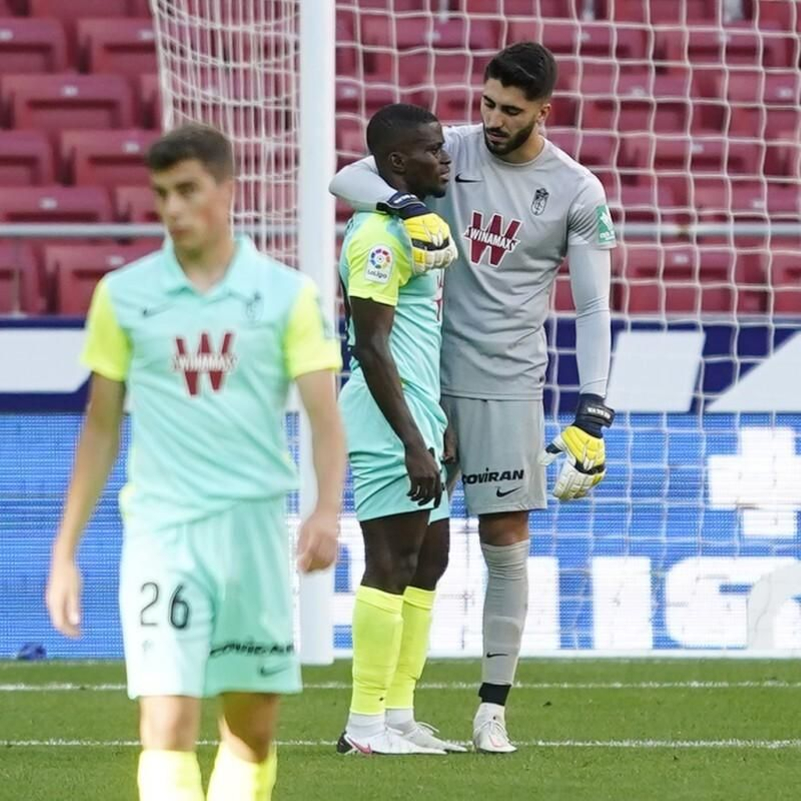 Azeez junto a Rui Silva en el duelo ante el Atlético de Madrid.