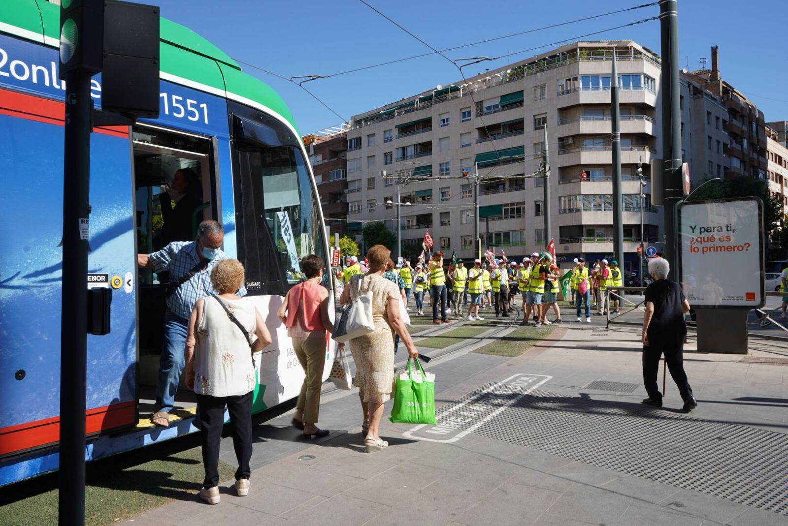 Fotos: así transcurre la manifestación y la huelga de autobuses urbanos de Granada