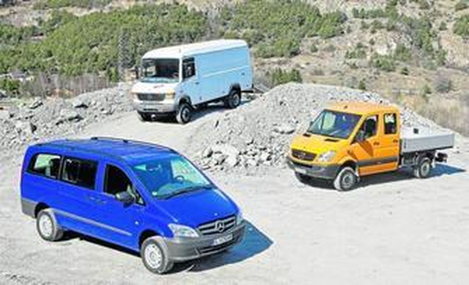 La gama 4x4 de Mercedes-Benz deja clara su superioridad con su tecnología de tracción integral que facilita la conducción dentro y fuera de la s carreteras.