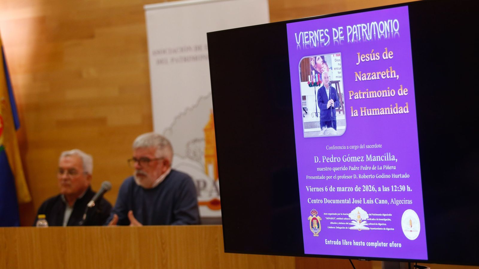 Conferencia del padre Pedro Gómez sobre Jesús de Nazaret, en imágenes
