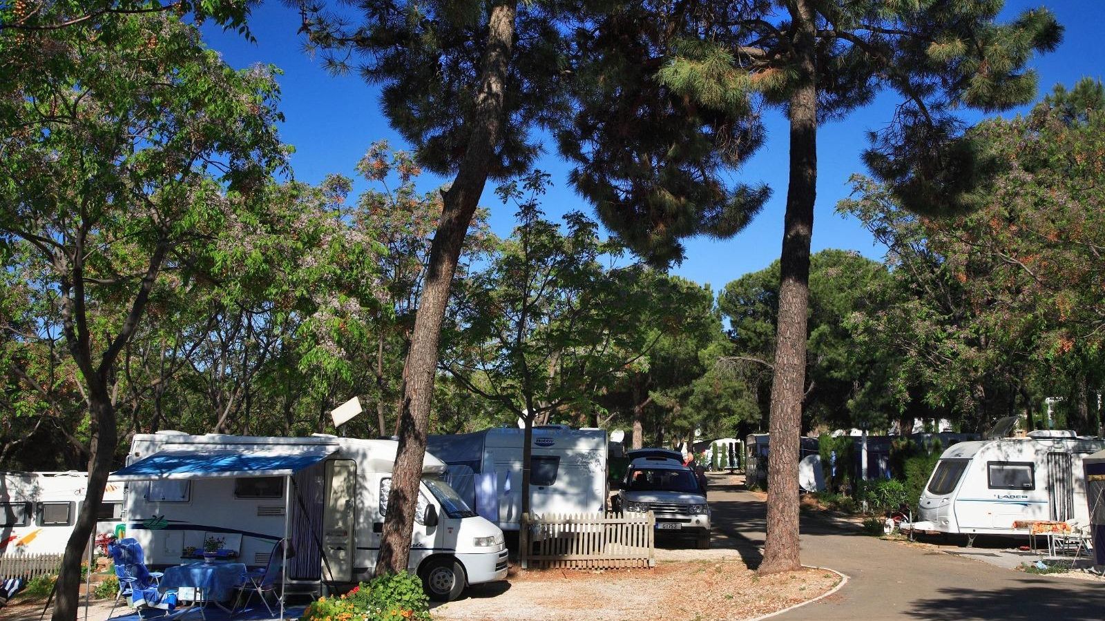 Vista de la zona de caravanas del camping Cabopino. Vista de la zona de caravanas del camping Cabopino.