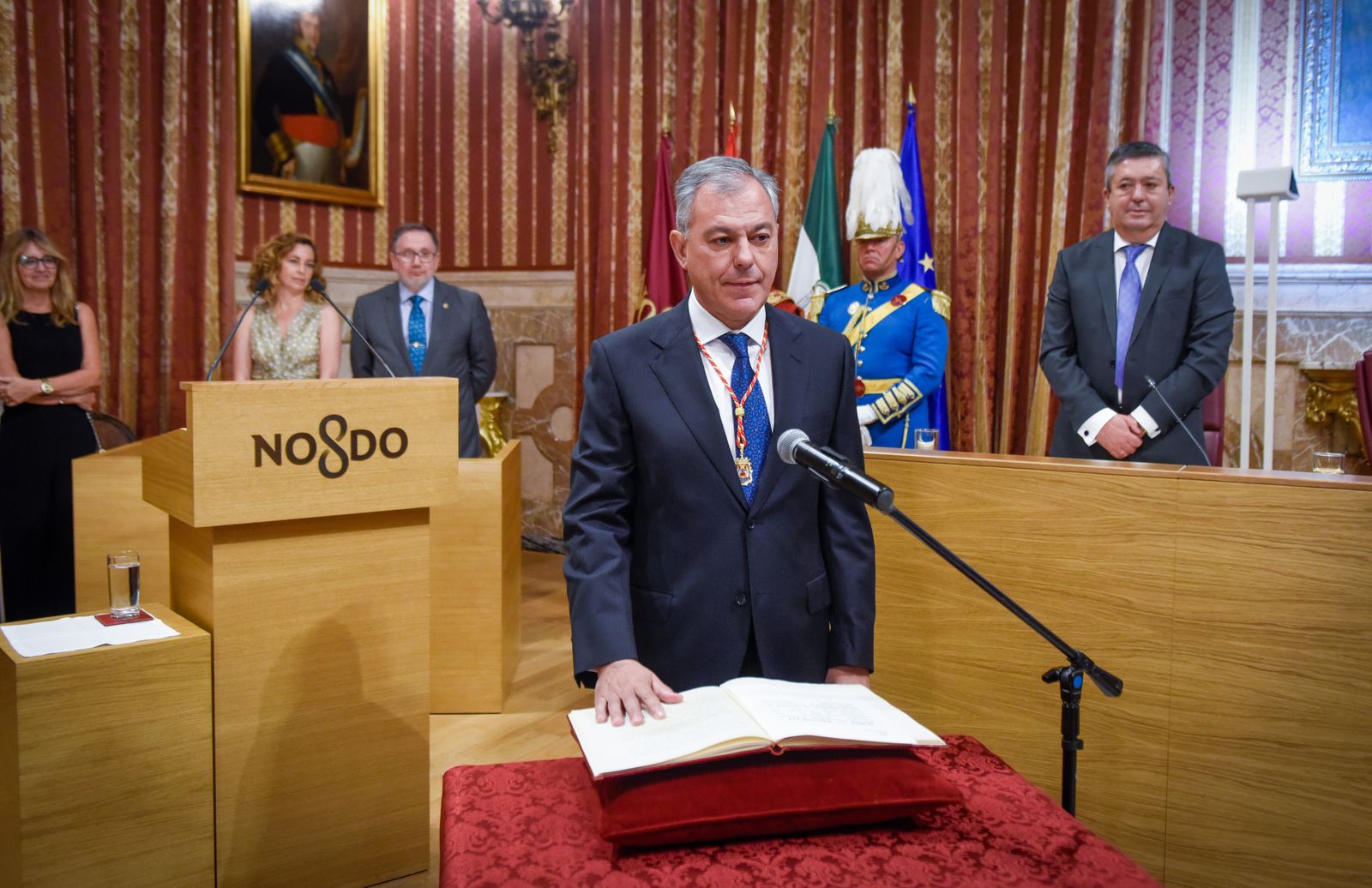 La investidura de José Luis Sanz como alcalde de Sevilla, en imágenes
