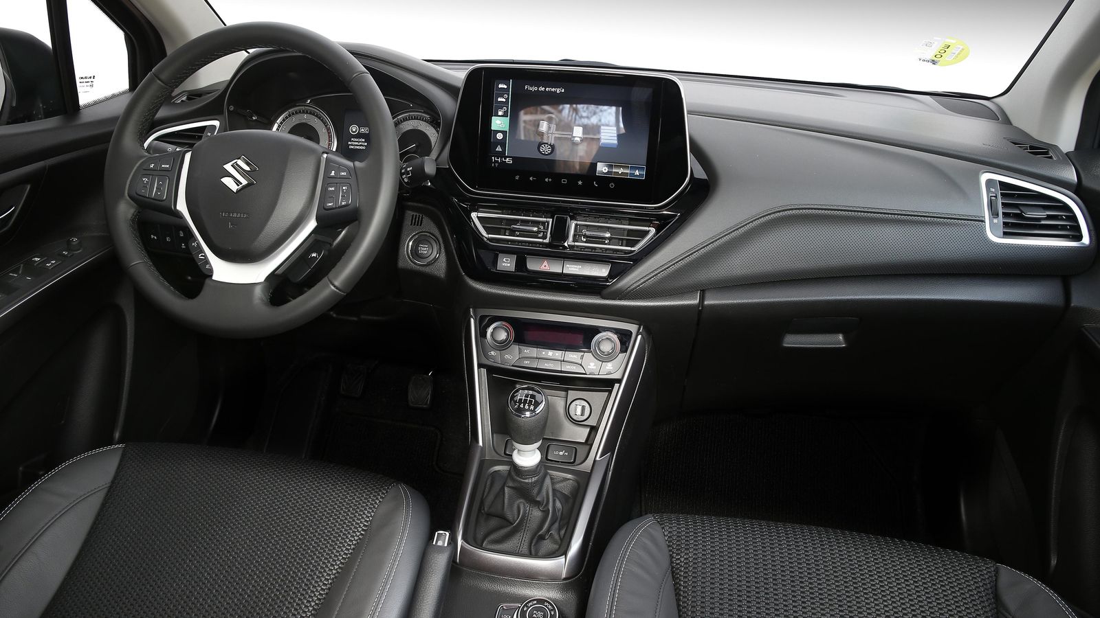 Las formas del salpicadero cambian. También la disposición de los elementos, por ejemplo, con las pantallas centrales más elevadas.