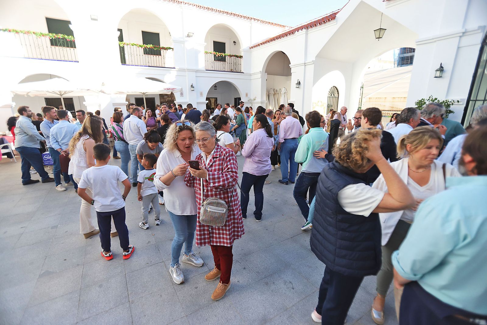 Imágenes del ambiente en las votaciones de la Hermandad del Rocío de Huelva