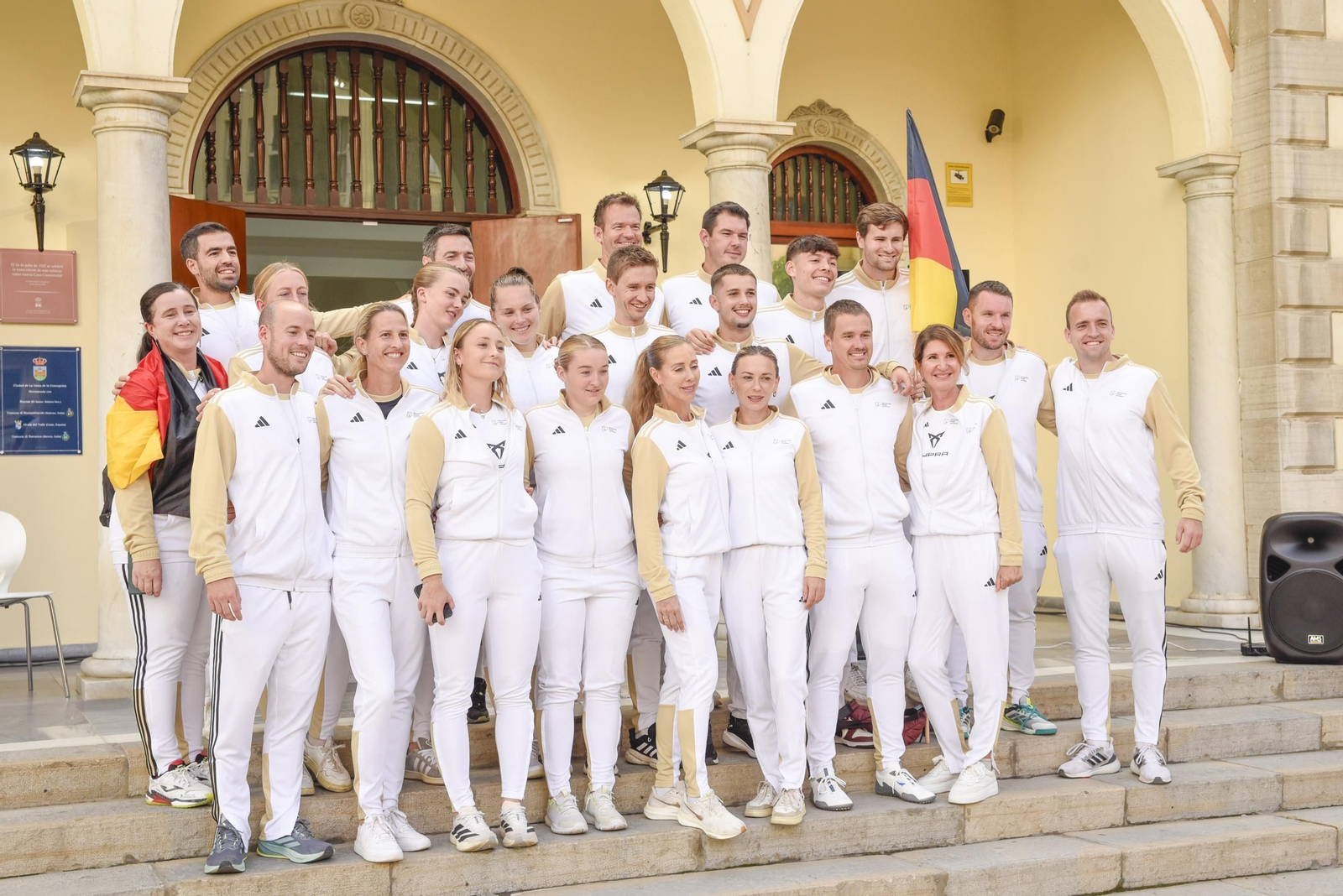 Las fotos del desfile de banderas de las selecciones participantes en el FIP Euro Pádel Cup de La Línea