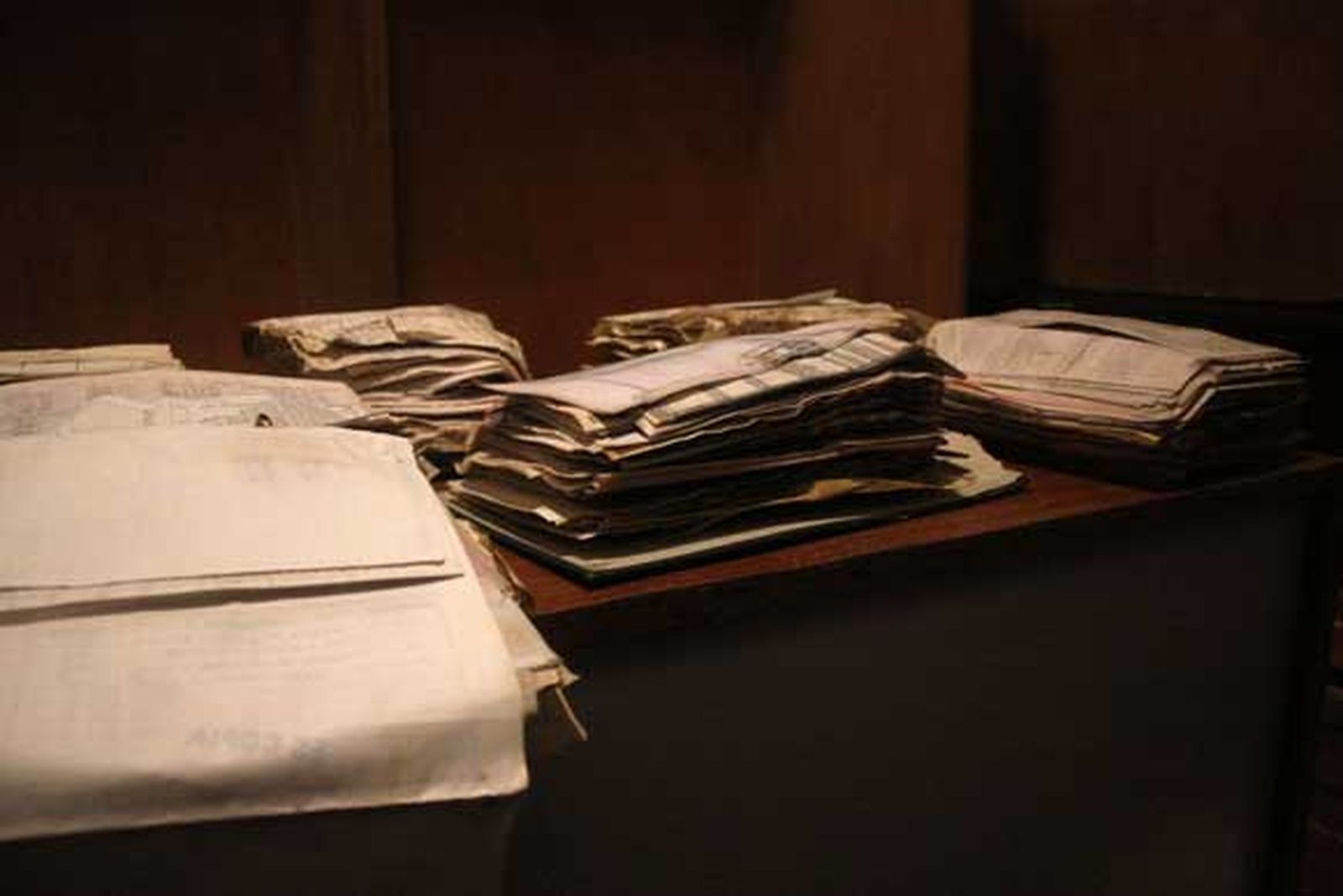 La iglesia está en la fase de recuperación y de valoración de daños. El padre Llanes explica la homilía a viva voz porque los altavoces no funcionan tras la riada./Fotos:Vanessa Pérez

Foto: Vanessa Perez