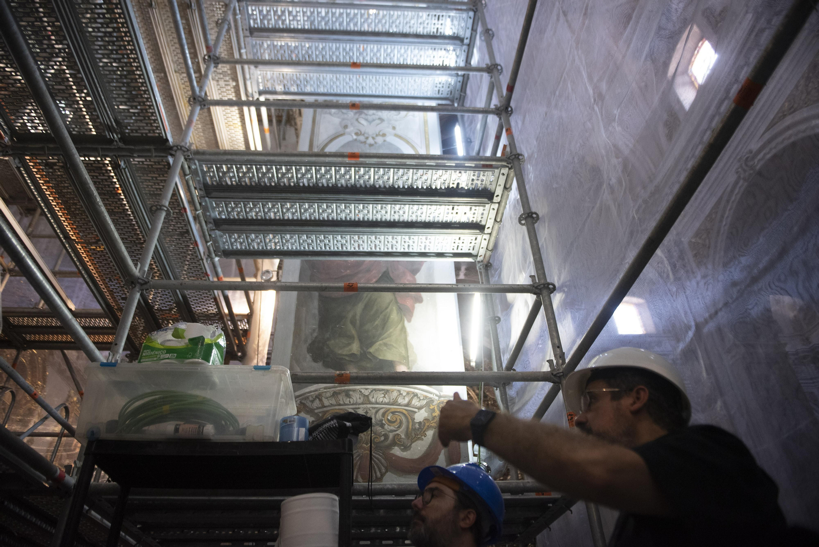 Todas las imágenes de la restauración de las pinturas en la Parroquia de la Magdalena