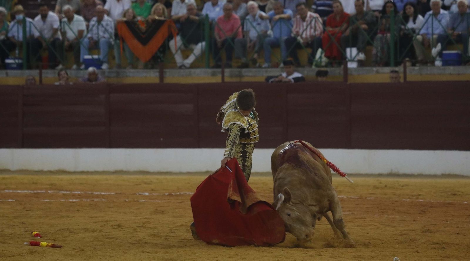 Fotos del triunfo de Manuel Roman y Javier Zulueta con la buena novillada de Núñez de Tarifa que abrió la Feria de La Línea