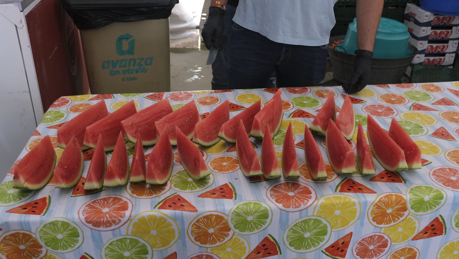Imágenes de la degustación de huevos fritos con chorizo, en las Fiestas de Santa María del Águila