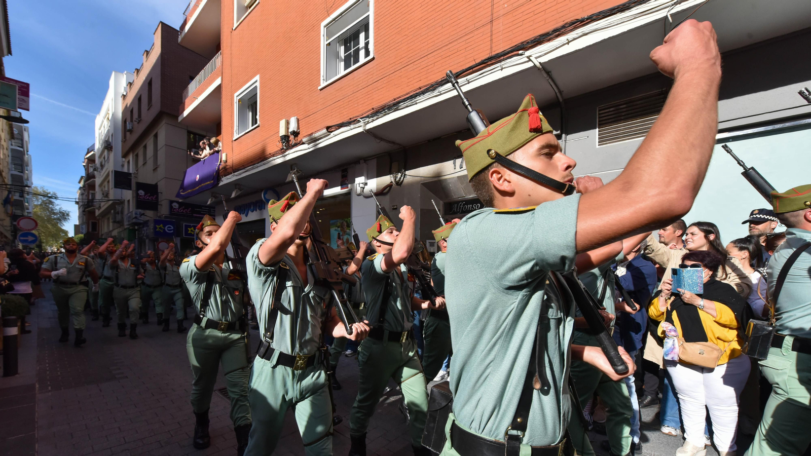 Fotos del Lunes Santo en Algeciras: Desfile de La Legión