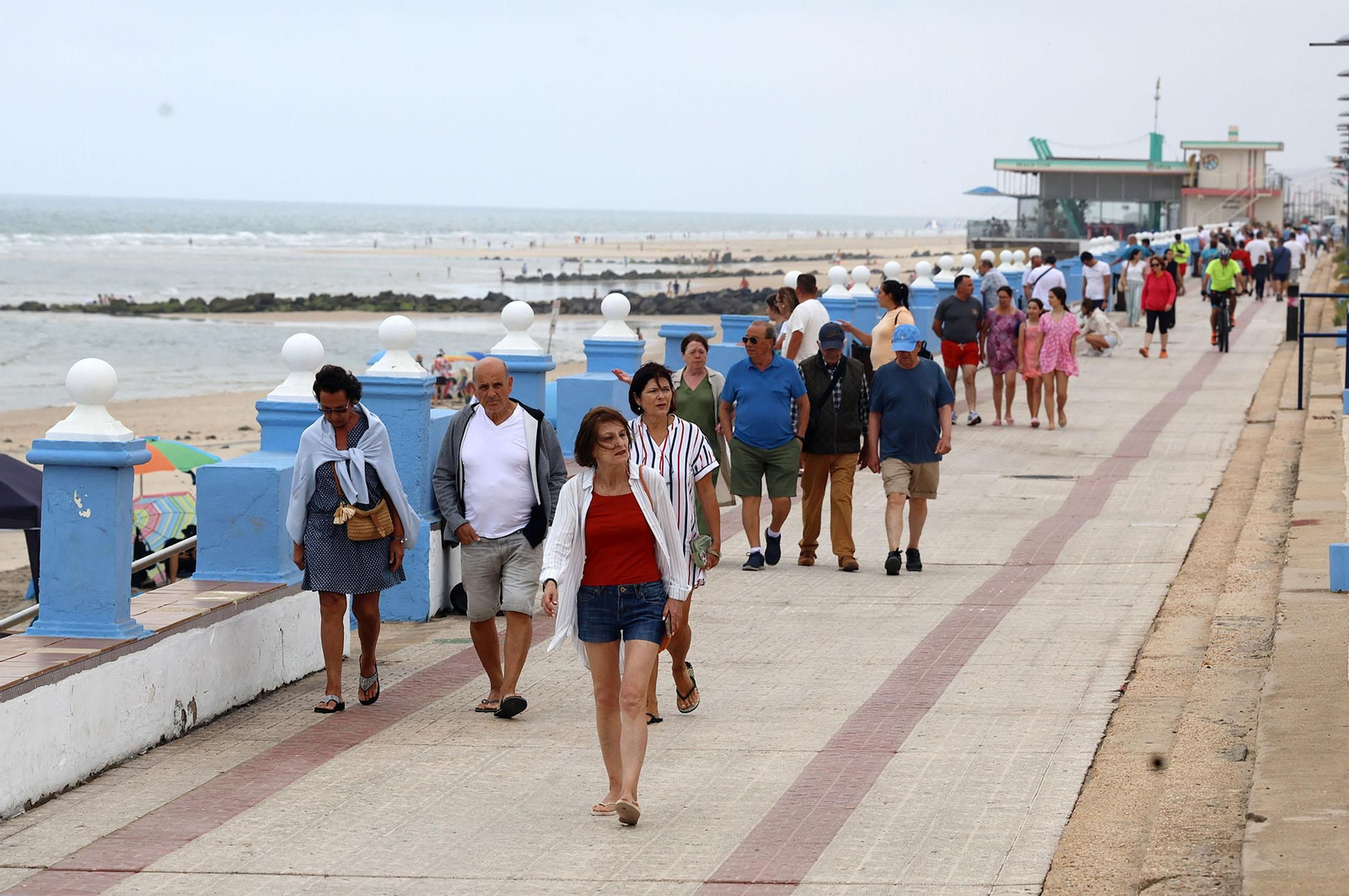 Ambiente en las playas de Huelva, en imágenes