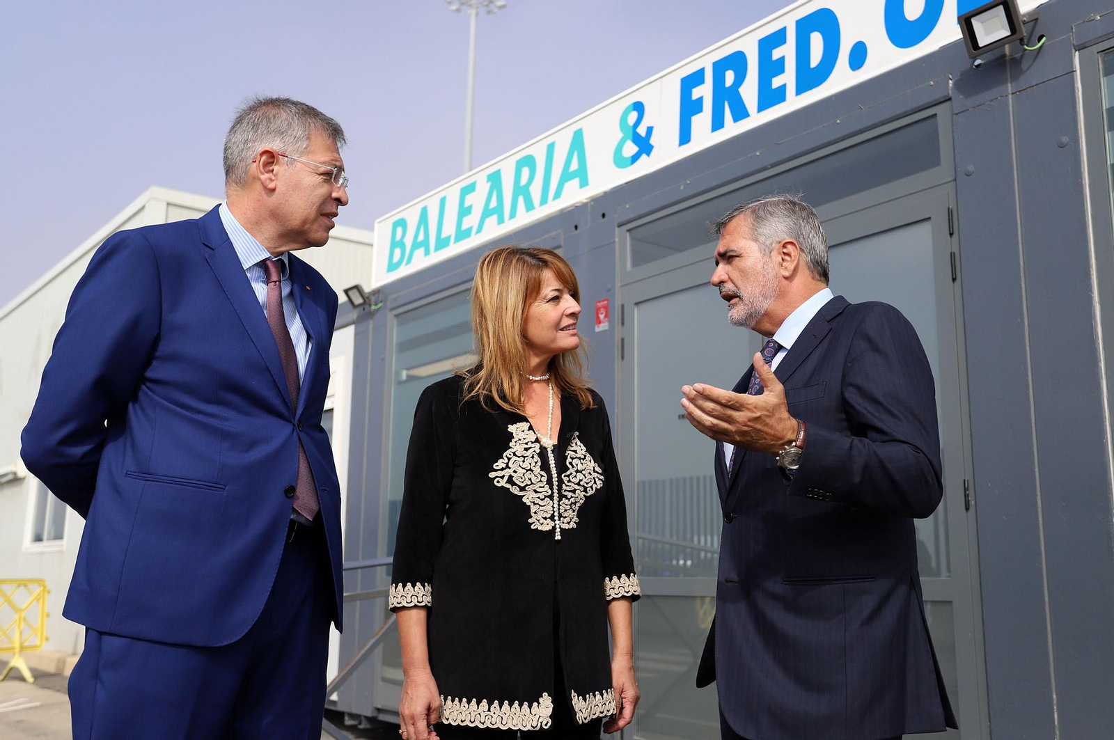 Imágenes de la llegada de un buque de Baleària al Puerto de Huelva