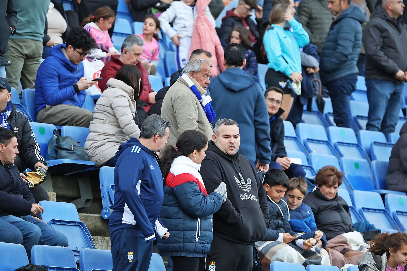 Búscate en las gradas del Nuevo Colombino en el Recreativo de Huelva-Atlético Sanluqueño